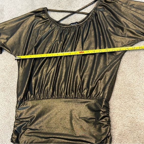SEDUCTION metallic gold short sleeve ruched crisscross back blouse Sz S - Picture 9 of 10